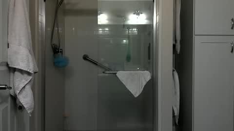 Snapshot of caressluving chatting on January 30, 2:49 am Caressluving online show from January 30, 2:49 am