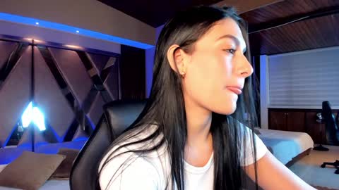 Snapshot of carina_rossi chatting on January 29, 11:30 am Carina online show from January 29, 11:30 am