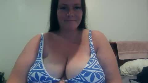 Snapshot of carinabro10 chatting on November 3, 2:35 am carinabro10 online show from November 3, 2:35 am