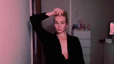 Carin online show from October 7, 7:44 pm