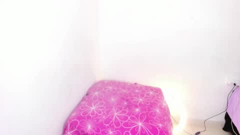 Snapshot of carla_morrinson2 chatting on December 19, 9:22 pm carla_morrinson2 online show from December 19, 9:22 pm