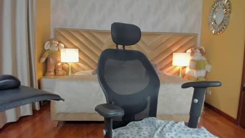 Snapshot of carla_santini chatting on December 21, 11:56 pm Carla Santini online show from December 21, 11:56 pm