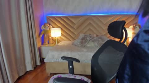 Snapshot of carla_santini chatting on December 28, 10:02 pm Carla Santini online show from December 28, 10:02 pm