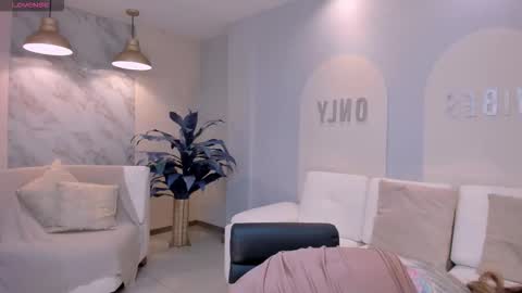 Carla Bunnis online show from December 2, 12:10 pm