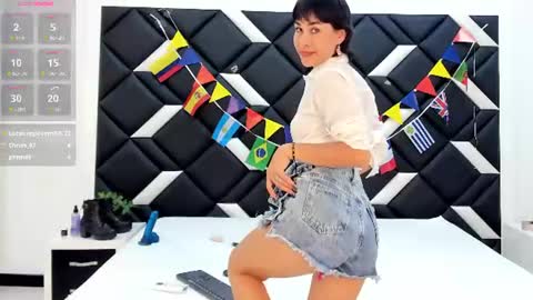 Snapshot of carlalinares chatting on June 18, 10:36 pm Carla Linares online show from June 18, 10:36 pm