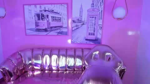 Snapshot of carlie_mayer chatting on January 4, 3:18 am CARLYE online show from January 4, 3:18 am