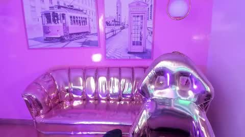 Snapshot of carlie_mayer chatting on January 25, 3:51 am CARLYE online show from January 25, 3:51 am