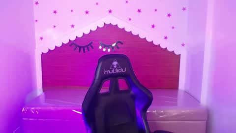 Snapshot of carlie_mayer chatting on September 25, 2:59 am CARLYE online show from September 25, 2:59 am