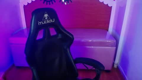 Snapshot of carlie_mayer chatting on October 1, 3:12 am CARLYE online show from October 1, 3:12 am