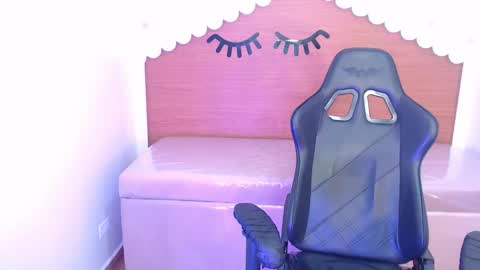 Snapshot of carlie_mayer chatting on November 27, 3:41 am CARLYE online show from November 27, 3:41 am