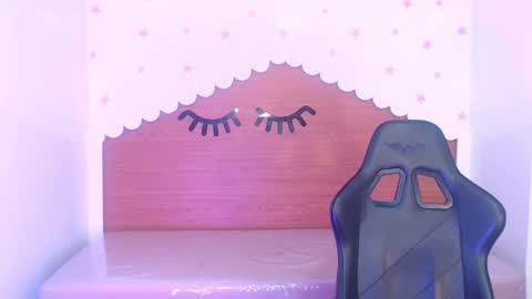 Snapshot of carlie_mayer chatting on November 28, 3:53 am CARLYE online show from November 28, 3:53 am