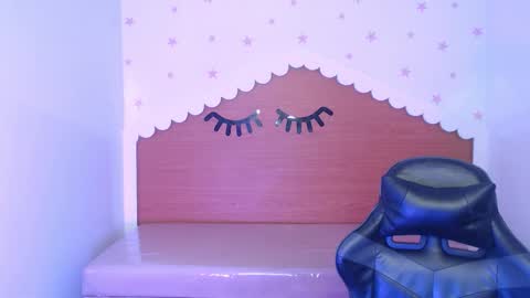 Snapshot of carlie_mayer chatting on December 17, 3:12 am CARLYE online show from December 17, 3:12 am