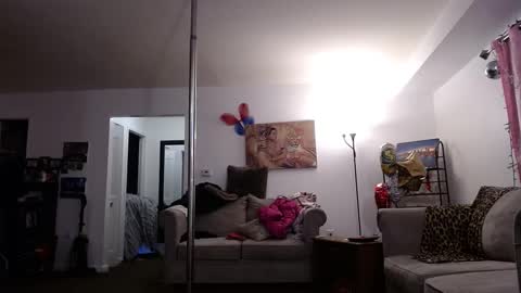 Snapshot of carliecreams chatting on February 18, 11:22 am Carlie online show from February 18, 11:22 am