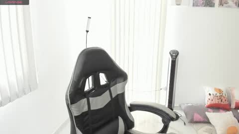 Snapshot of carlin1511 chatting on April 28, 6:35 pm carlin1511 online show from April 28, 6:35 pm