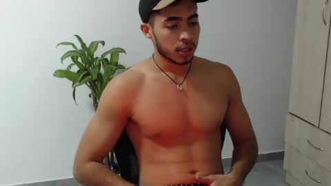 Snapshot of carlitospuma_ chatting on July 25, 3:37 am Carlitos online show from July 25, 3:37 am