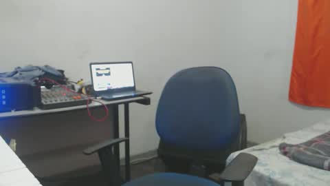 Snapshot of carlos2557 chatting on April 30, 10:47 pm carlos online show from April 30, 10:47 pm