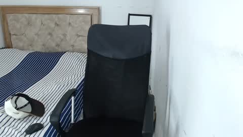 Snapshot of carlossmi01 chatting on September 13, 11:32 am carlossmi01 online show from September 13, 11:32 am