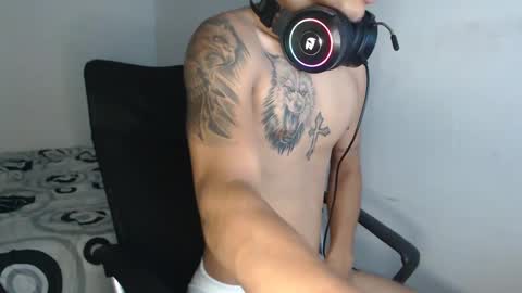 Snapshot of carlossmi01 chatting on October 12, 4:33 am carlossmi01 online show from October 12, 4:33 am