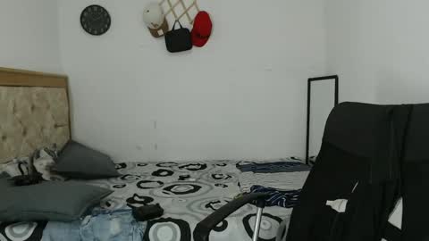 Snapshot of carlossmi01 chatting on October 14, 3:40 am carlossmi01 online show from October 14, 3:40 am