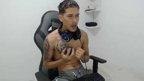 Snapshot of carlossmi01 chatting on October 30, 3:13 pm carlossmi01 online show from October 30, 3:13 pm