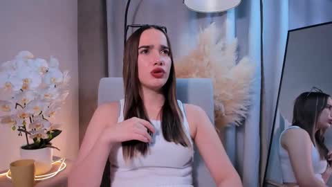 Leila online show from November 20, 4:29 pm