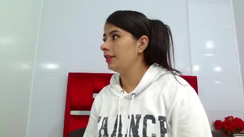 Snapshot of carly_milk chatting on January 24, 12:31 pm carly_milk online show from January 24, 12:31 pm