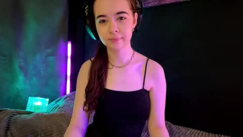 Snapshot of carmellacarrico chatting on October 19, 1:23 pm Rin online show from October 19, 1:23 pm