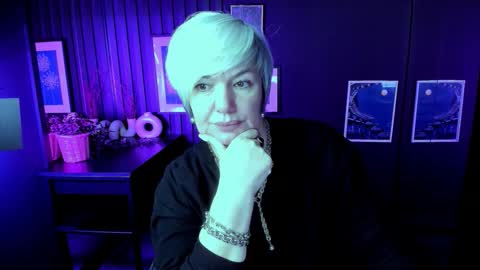 Carmen online show from November 29, 8:45 pm