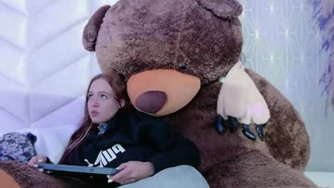 caro_adams1 online show from January 16, 11:36 am