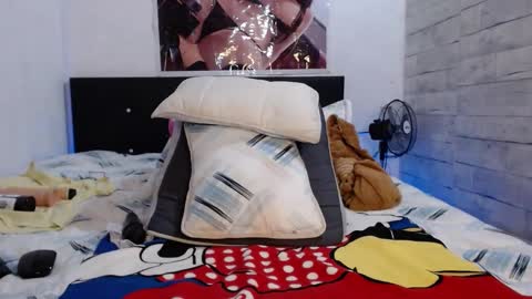 Snapshot of caro_milf_ chatting on February 21, 6:40 am Caro milf  online show from February 21, 6:40 am