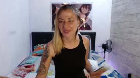 Snapshot of caro_milf_ chatting on February 26, 4:14 am Caro milf  online show from February 26, 4:14 am