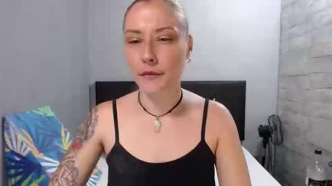 Snapshot of caro_milf_ chatting on September 15, 11:27 pm Caro milf  online show from September 15, 11:27 pm
