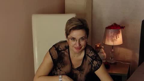 CaroJhones online show from February 3, 8:35 am