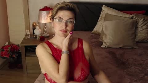 CaroJhones online show from February 3, 12:25 pm