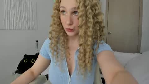 Snapshot of carol_may_ chatting on May 14, 6:53 am carol_may_ online show from May 14, 6:53 am