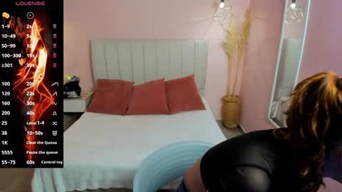 Snapshot of carol_pinter chatting on December 12, 5:42 am Carol  online show from December 12, 5:42 am