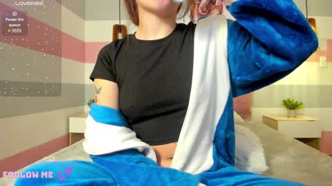 Snapshot of carol_pinter chatting on January 20, 1:32 pm Carol  online show from January 20, 1:32 pm