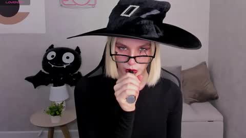 Snapshot of carolin_miller chatting on October 28, 7:34 am Carol online show from October 28, 7:34 am