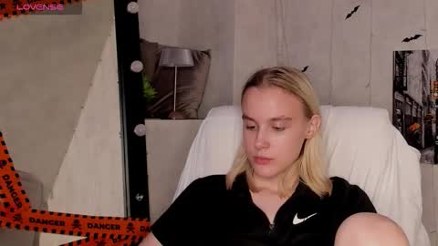 Snapshot of carolin_miller chatting on November 13, 10:25 am Carol online show from November 13, 10:25 am