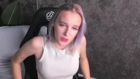 Snapshot of carolin_miller chatting on November 19, 11:05 pm Carol online show from November 19, 11:05 pm