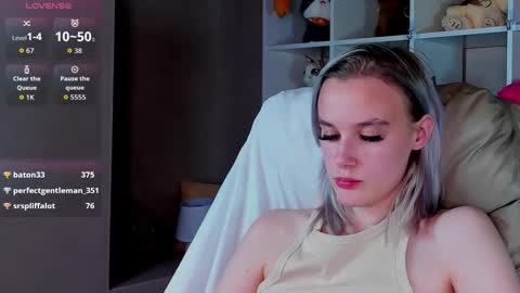 Snapshot of carolin_miller chatting on November 21, 9:24 pm Carol online show from November 21, 9:24 pm