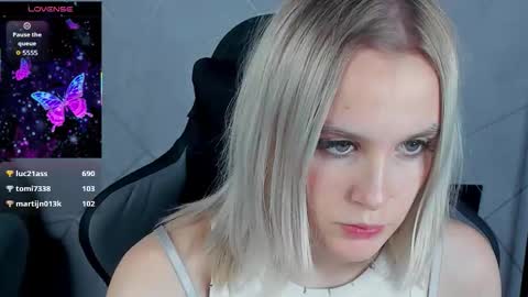 Snapshot of carolin_miller chatting on December 3, 9:46 pm Carol online show from December 3, 9:46 pm