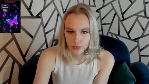 Snapshot of carolin_miller chatting on December 5, 9:29 am Carol online show from December 5, 9:29 am