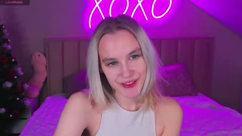 Snapshot of carolin_miller chatting on December 15, 9:02 am Carol online show from December 15, 9:02 am