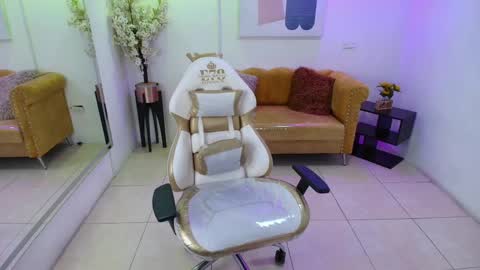 CAROLINA.  online show from April 12, 12:43 pm