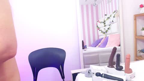 Snapshot of carolina_hernandez22 chatting on February 2, 3:49 pm Carolina online show from February 2, 3:49 pm