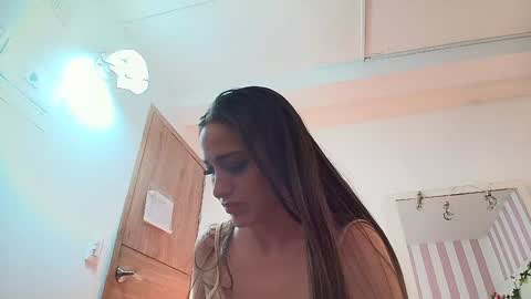 Snapshot of carolina_hernandez22 chatting on February 5, 3:52 pm Carolina online show from February 5, 3:52 pm