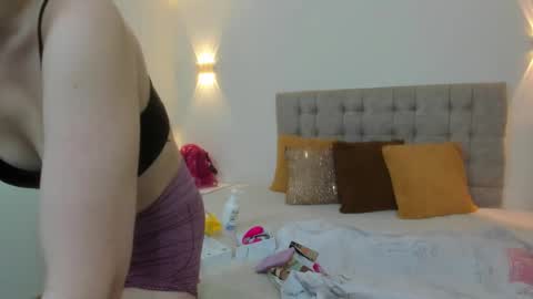 Snapshot of carolina_hernandez22 chatting on September 23, 12:19 pm Carolina online show from September 23, 12:19 pm