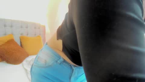 Snapshot of carolina_hernandez22 chatting on October 27, 12:53 pm Carolina online show from October 27, 12:53 pm