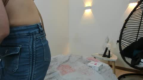 Snapshot of carolina_hernandez22 chatting on November 9, 12:25 pm Carolina online show from November 9, 12:25 pm